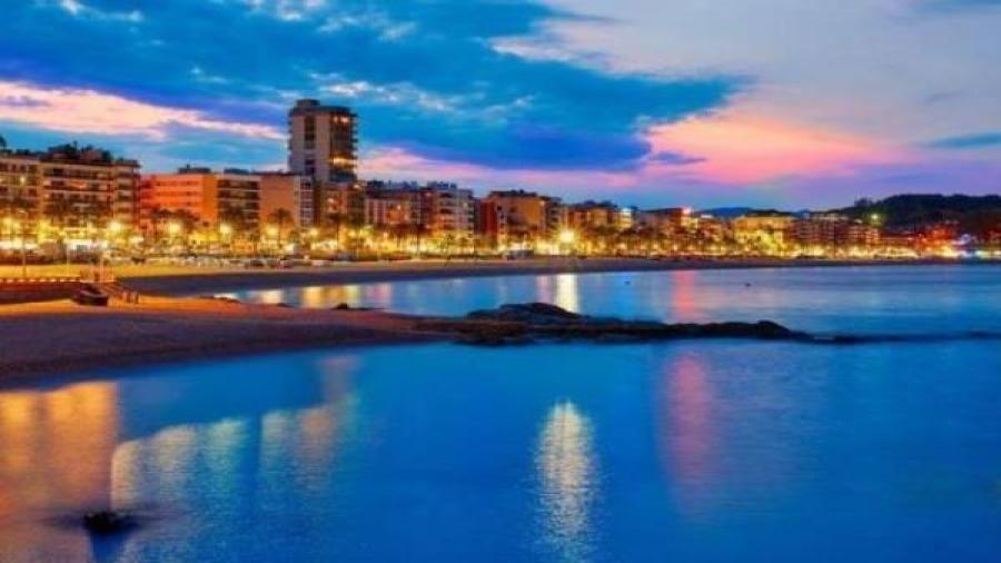Hiszpania parki rozrywki Lloret de Mar obóz młodzieżowy 2024 Europa Park Gardaland Lloret de mar night