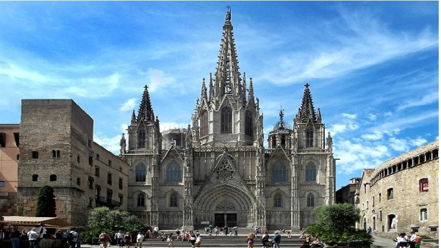 obóz HIszpania Lloret de Mar 2024 samolotem katedra Św Eulalli