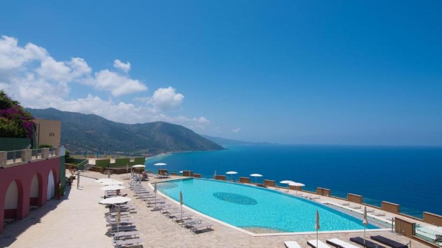 basen Avalon Sikani Sycylia.jpg